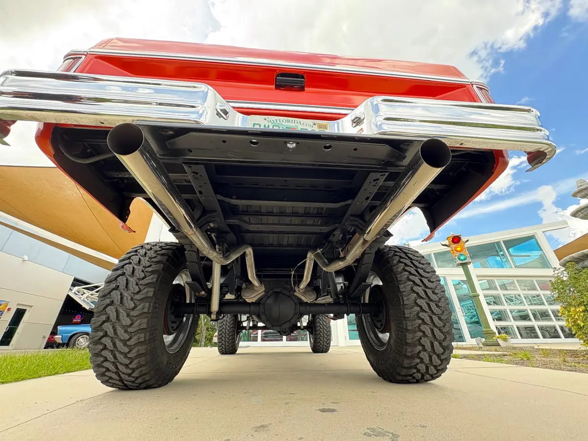 Vehicle photo 46