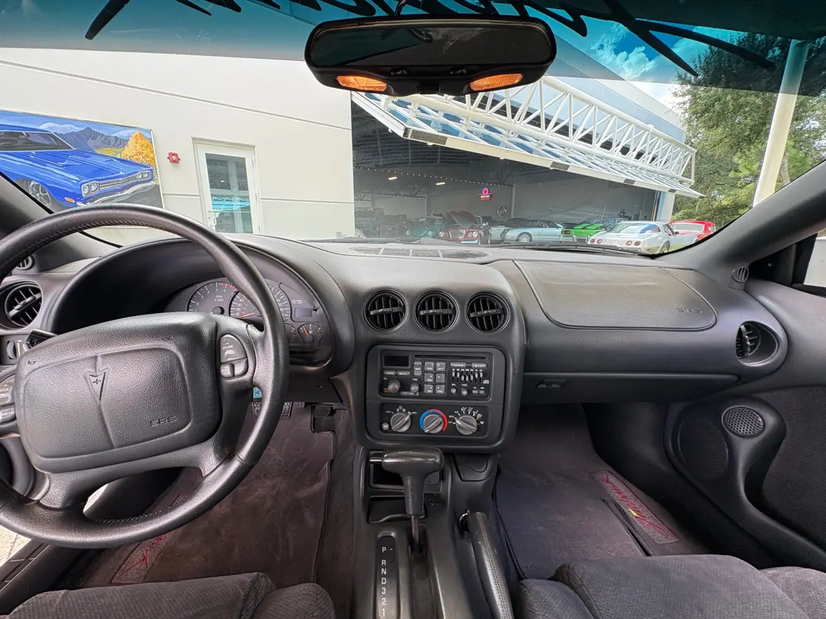 Vehicle photo 37