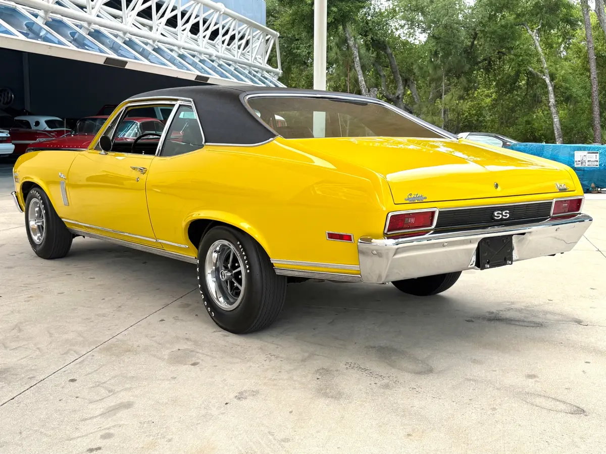 Vehicle photo 9