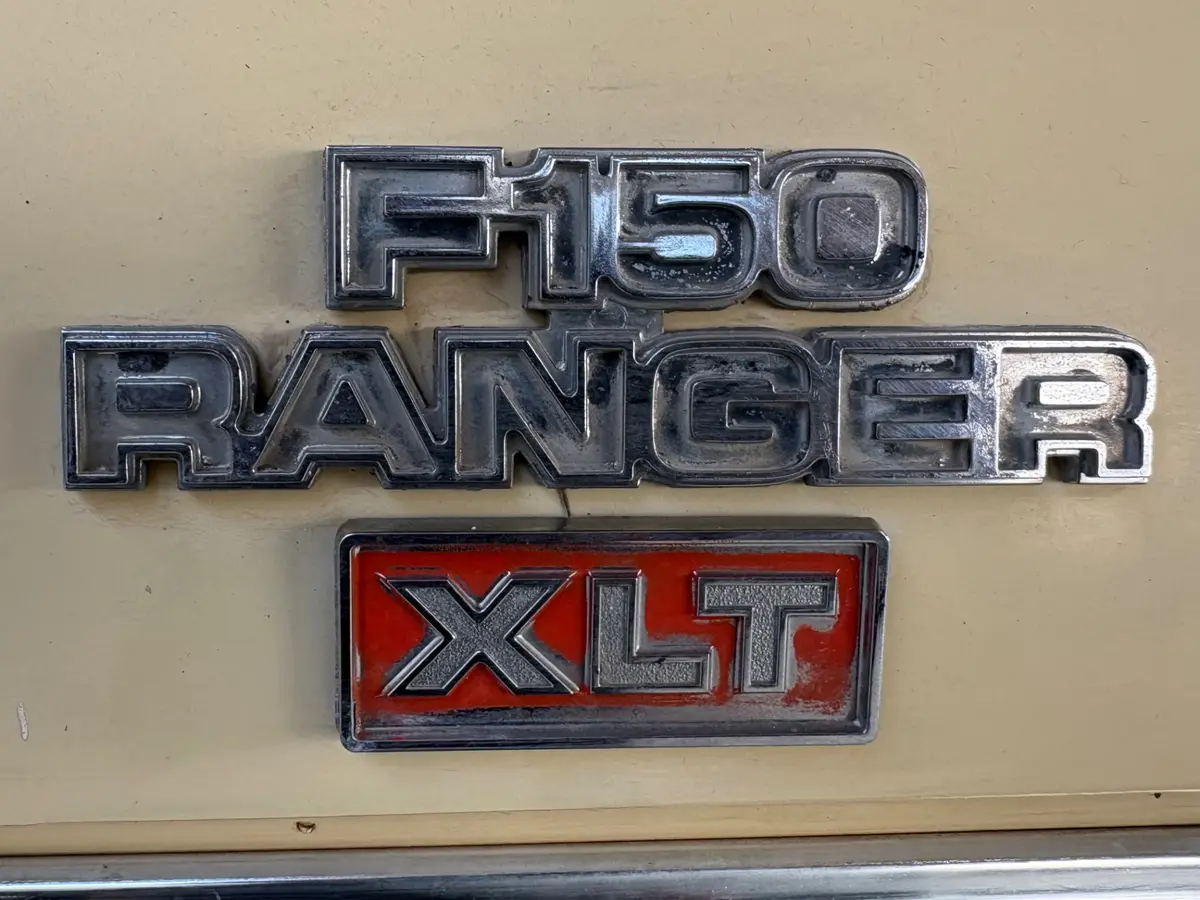 Vehicle photo 22