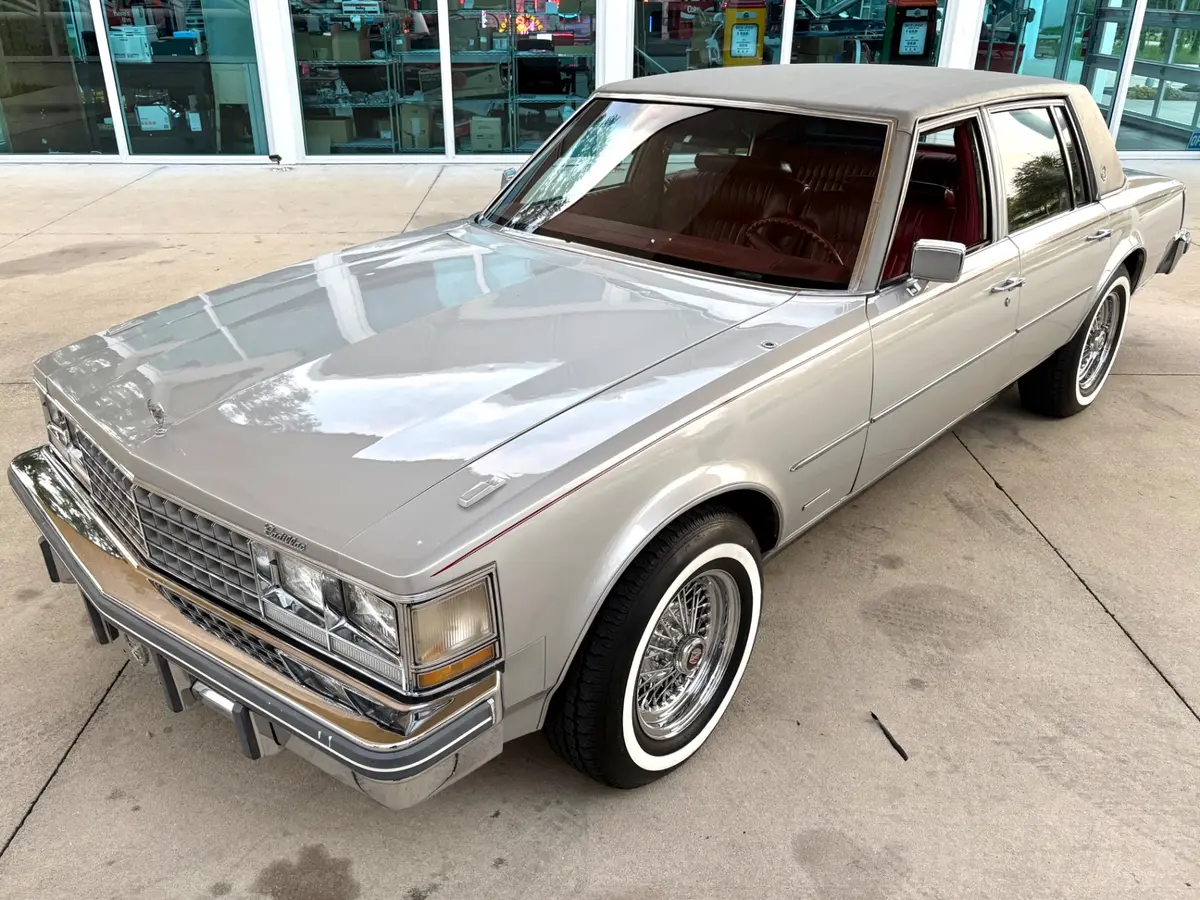Vehicle photo 23