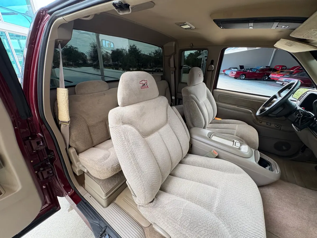 Vehicle photo 41