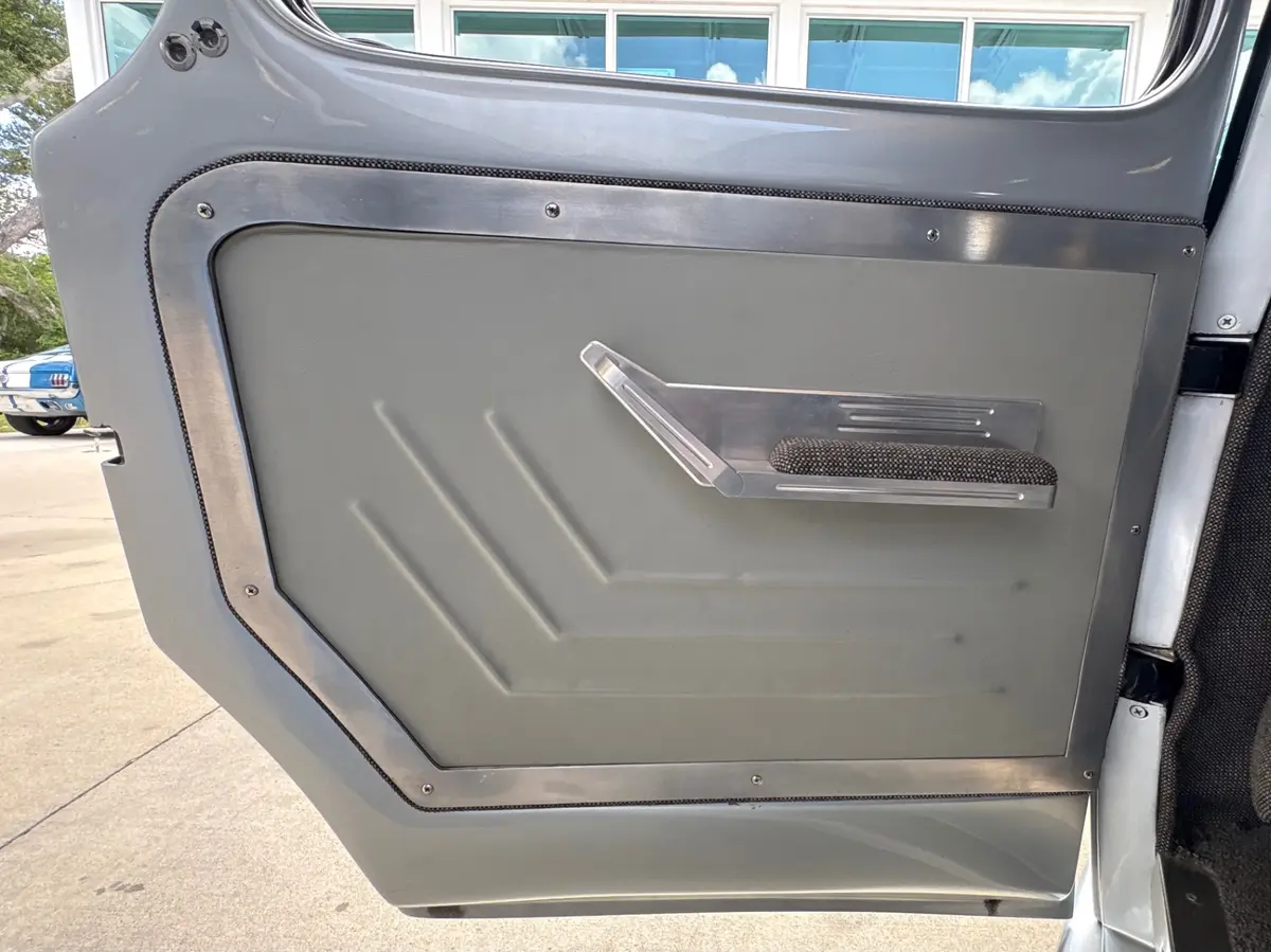 Vehicle photo 36