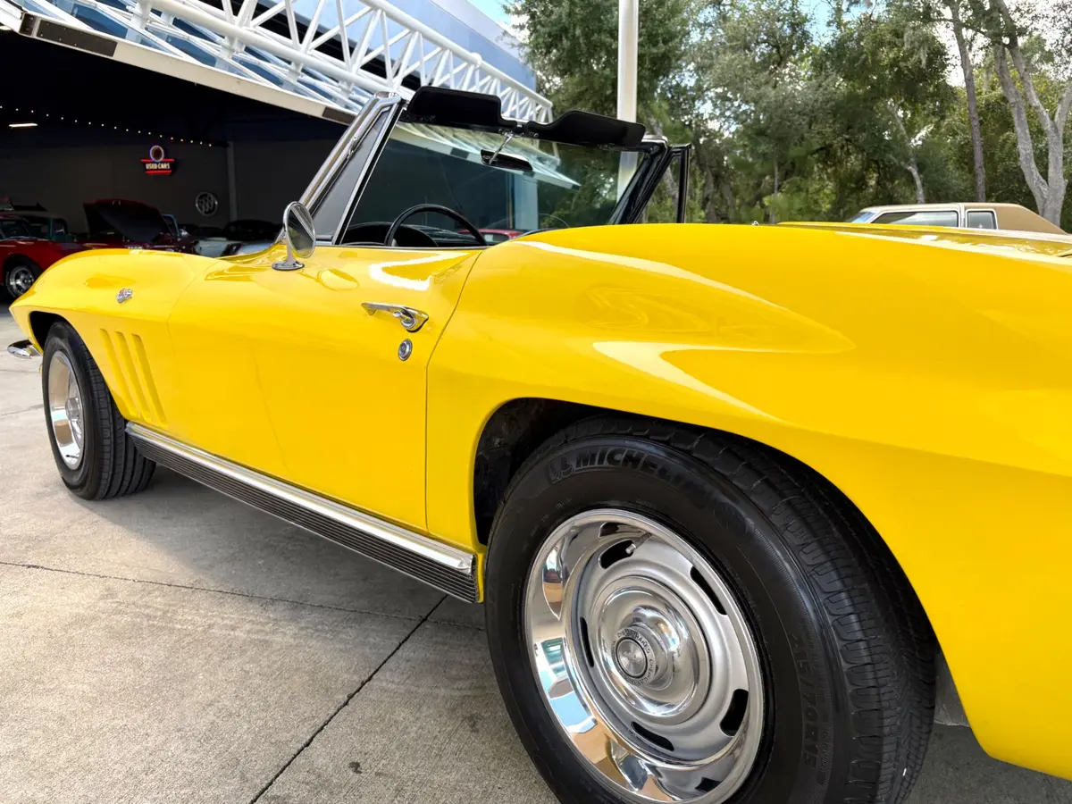 Vehicle photo 14