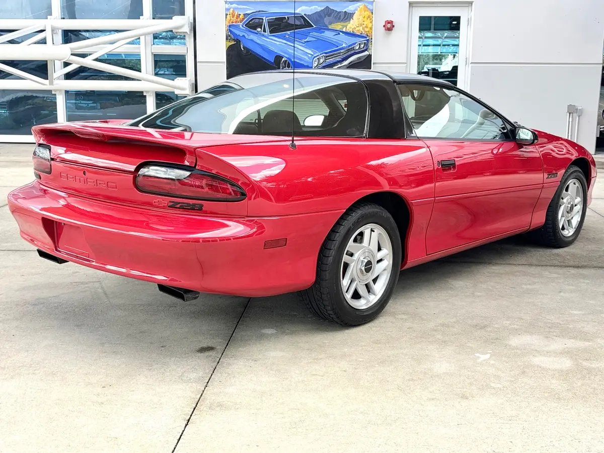Vehicle photo 6