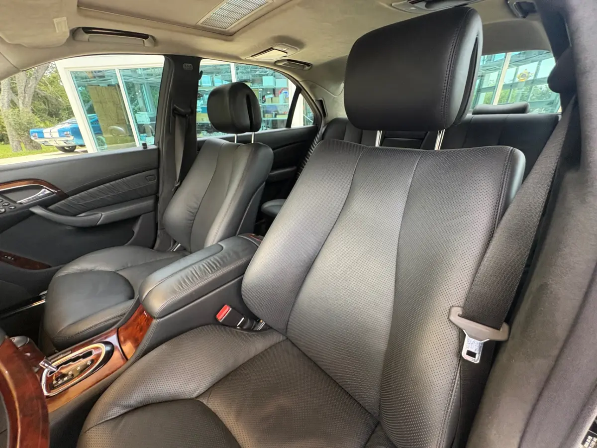 Vehicle photo 33