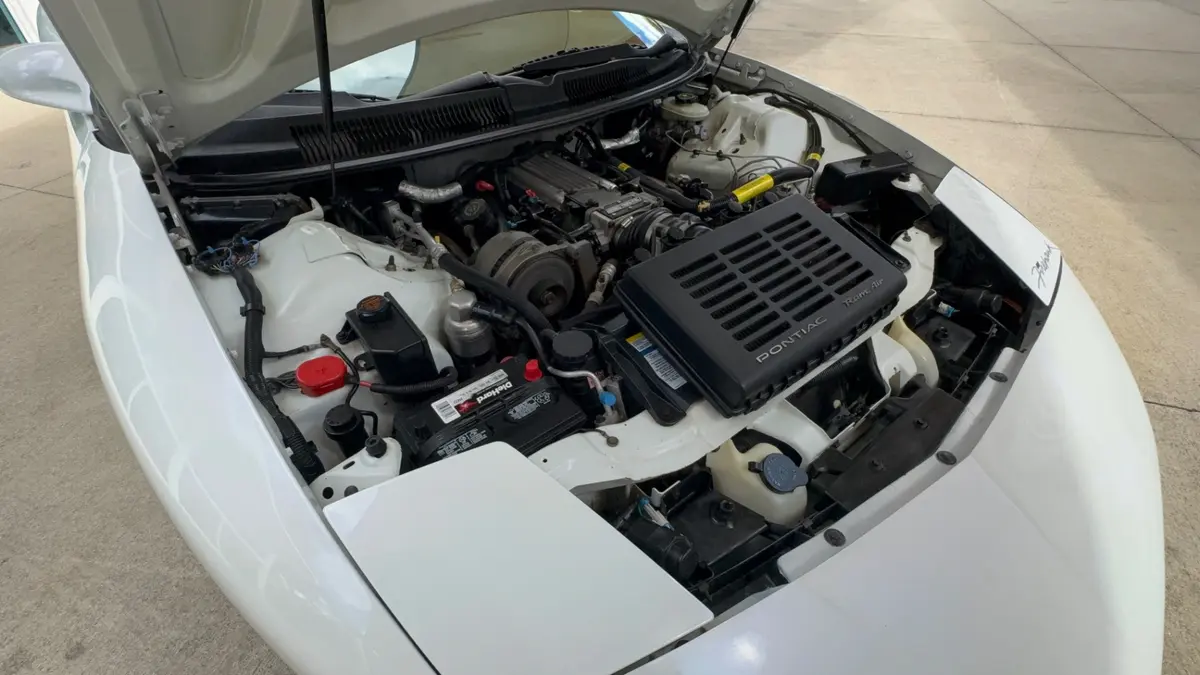 Vehicle photo 30