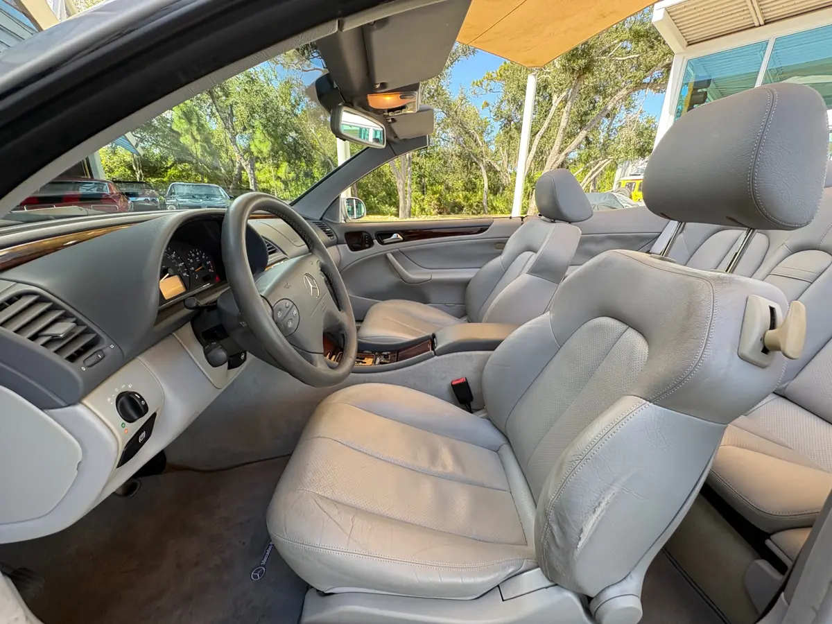 Vehicle photo 37