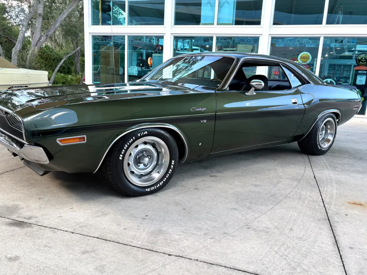 Vehicle photo 12
