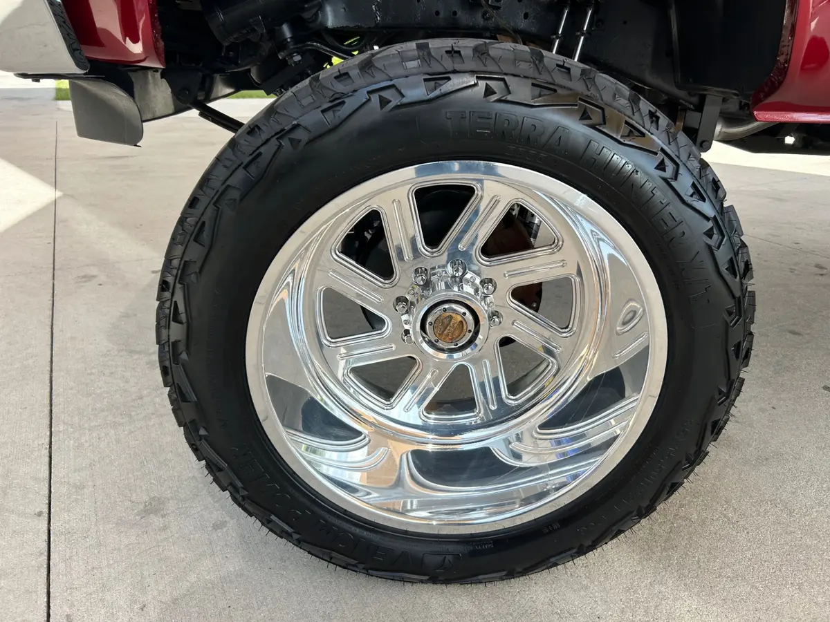 Vehicle photo 19