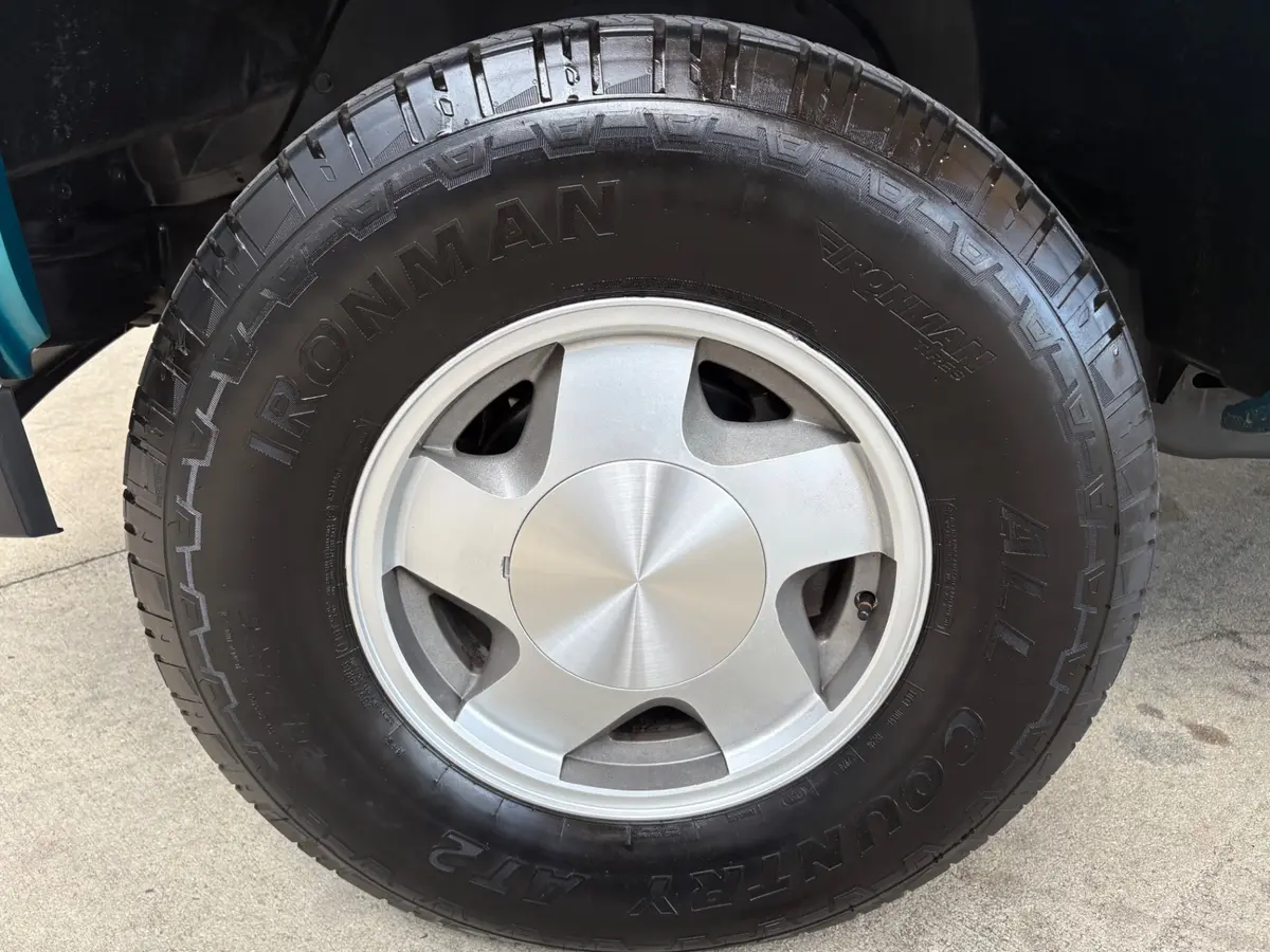 Vehicle photo 21
