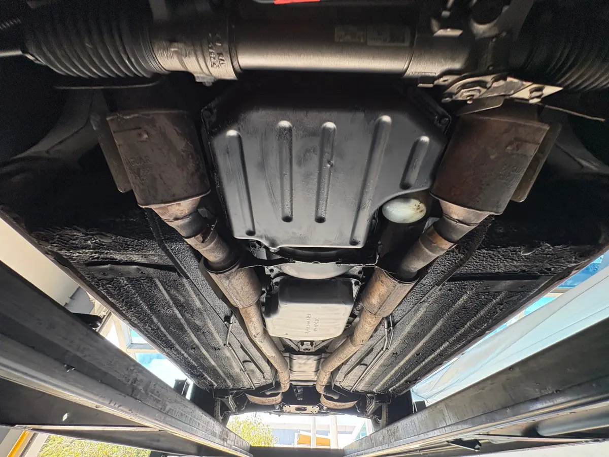 Vehicle photo 56