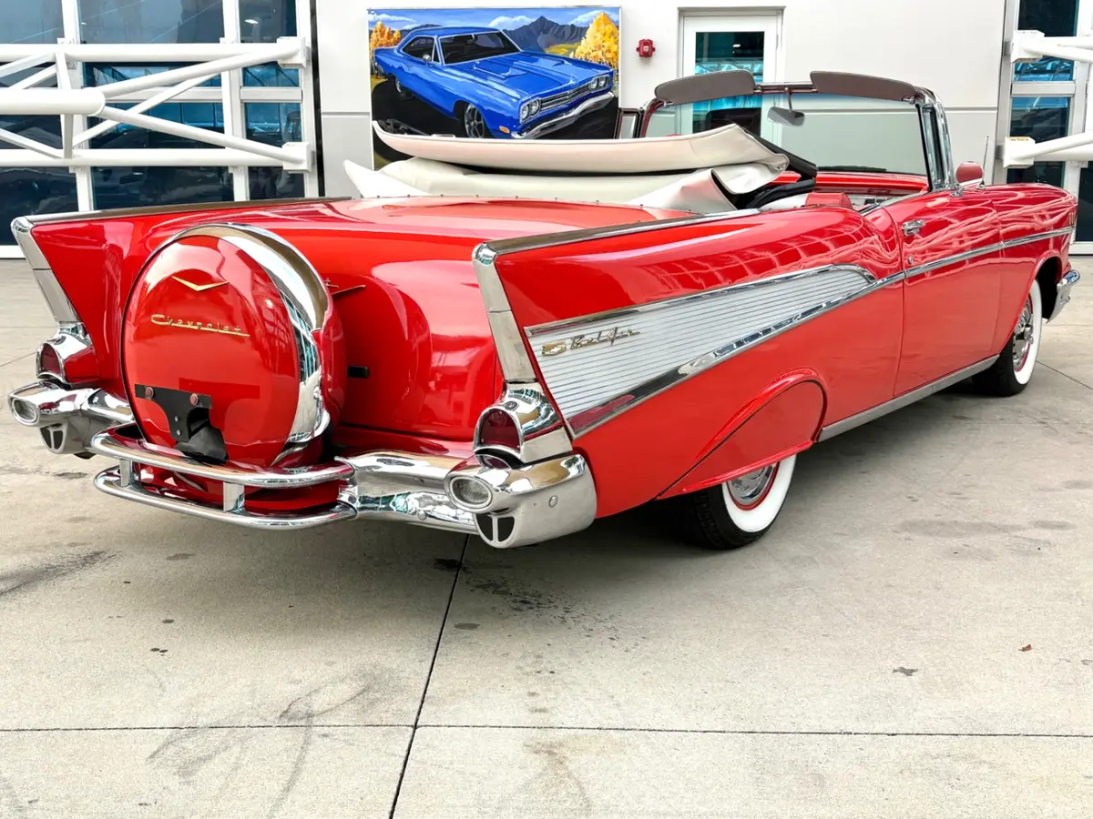 Vehicle photo 6
