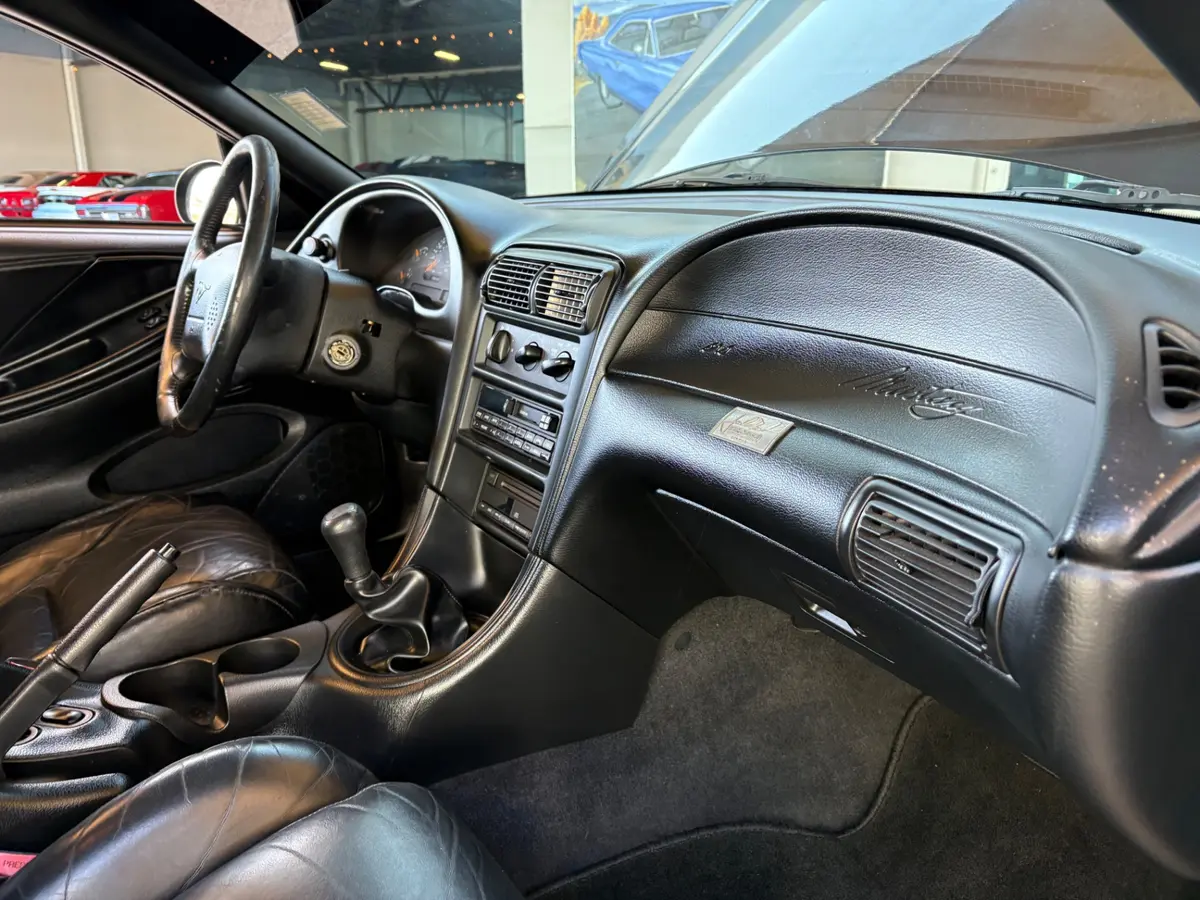 Vehicle photo 37