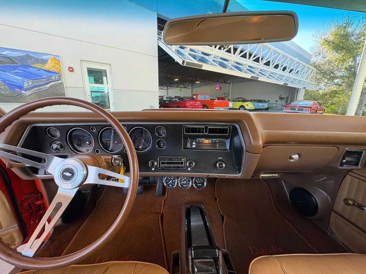 Vehicle photo 37