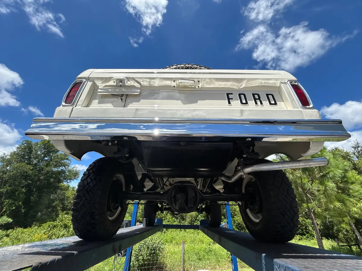 Vehicle photo 38