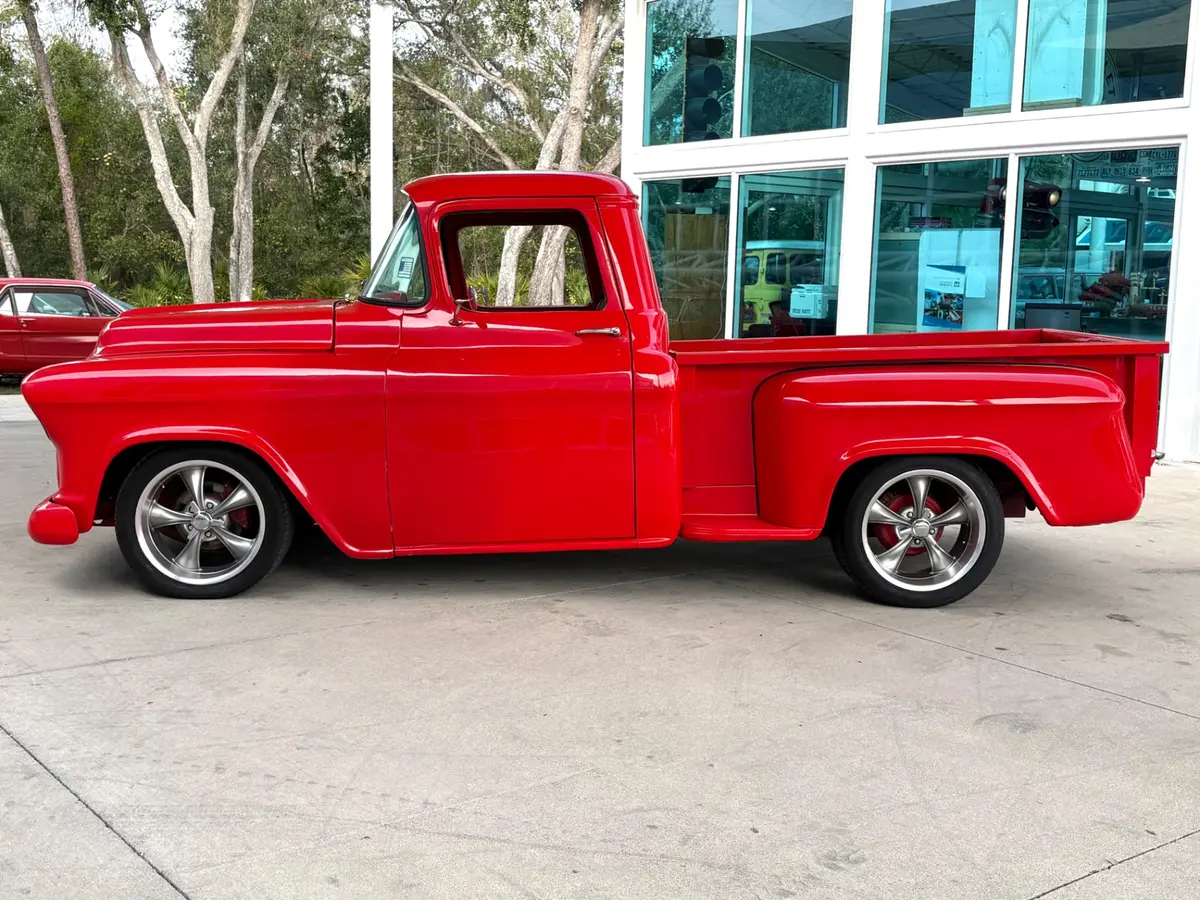 Vehicle photo 10
