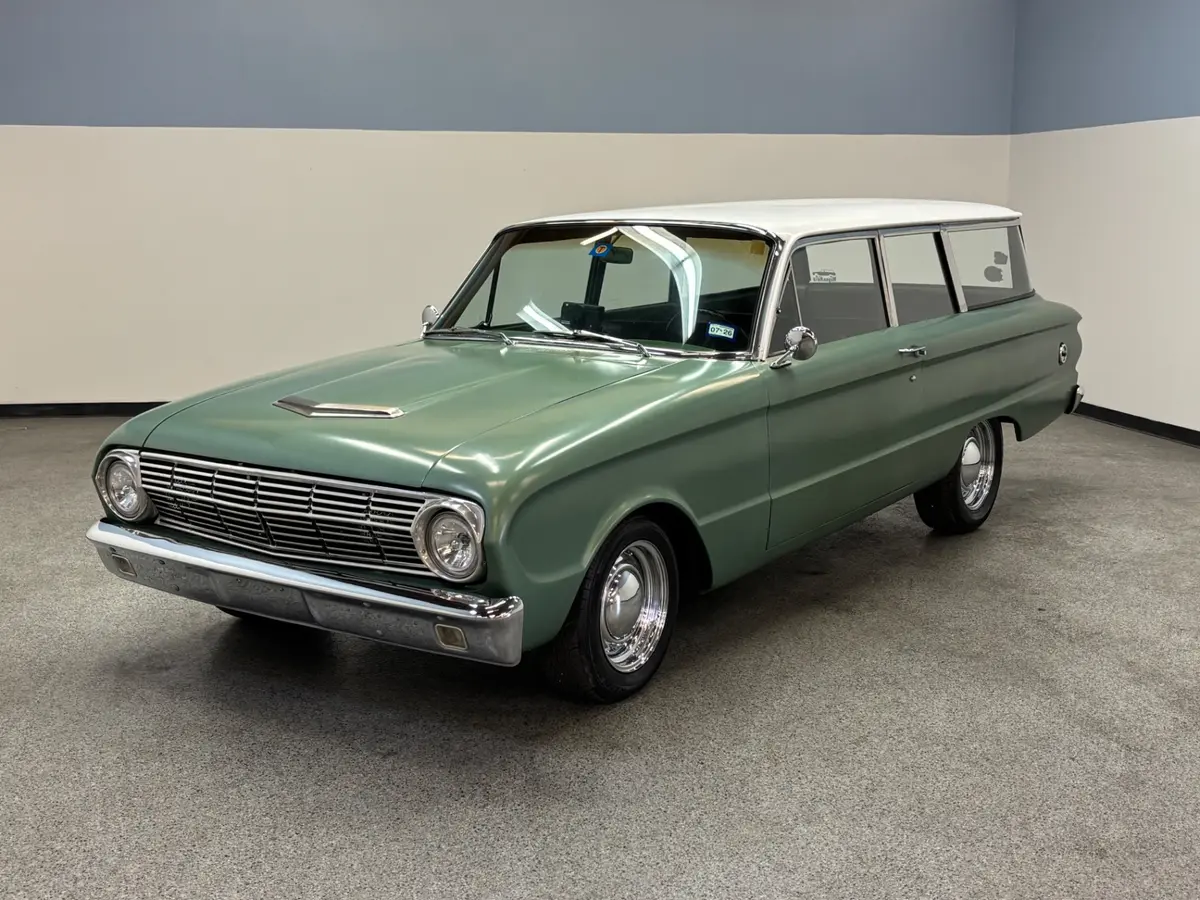 Vehicle photo 1