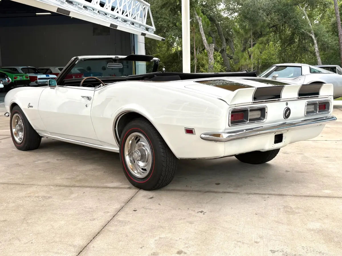 Vehicle photo 9