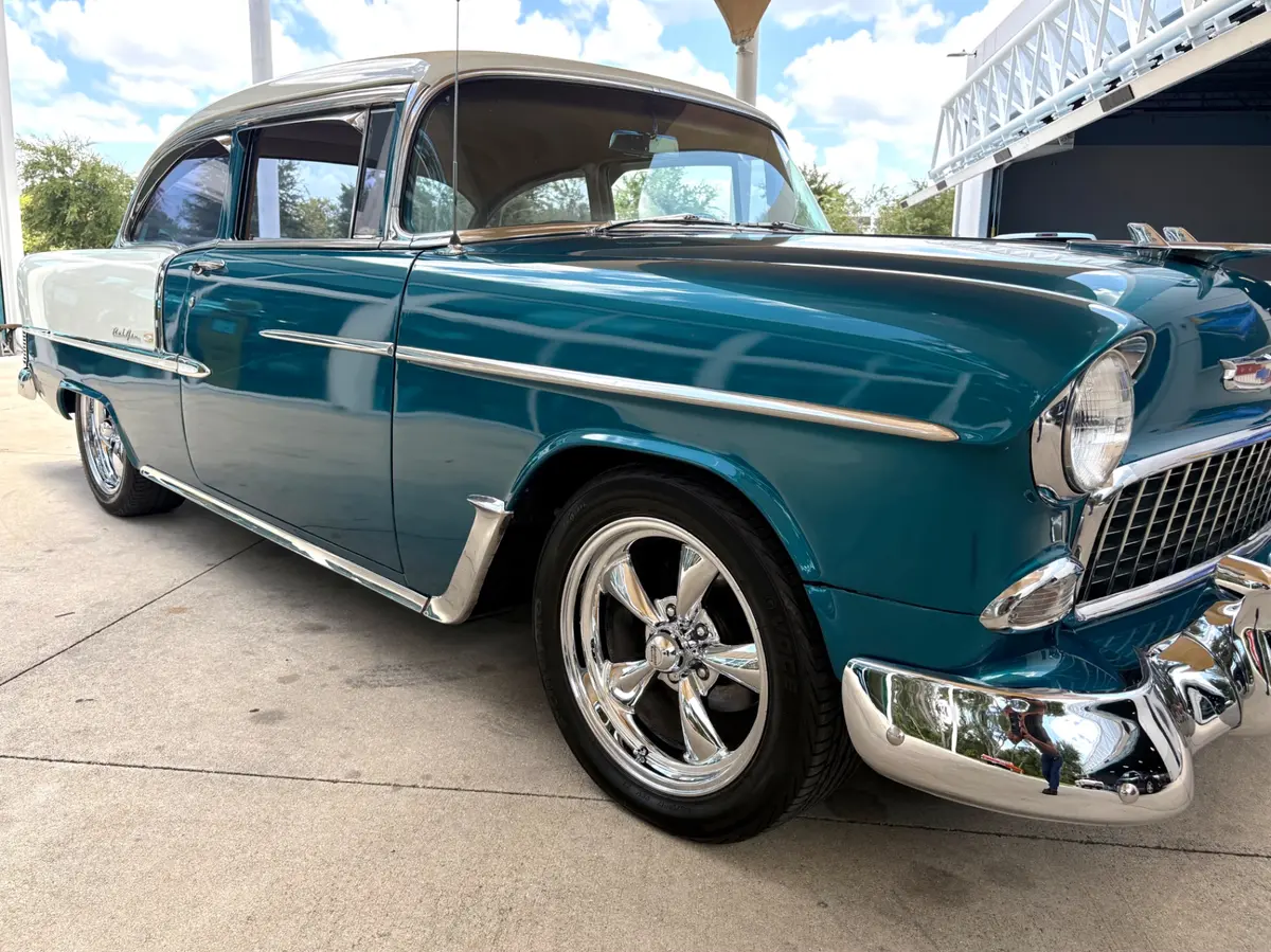 Vehicle photo 19