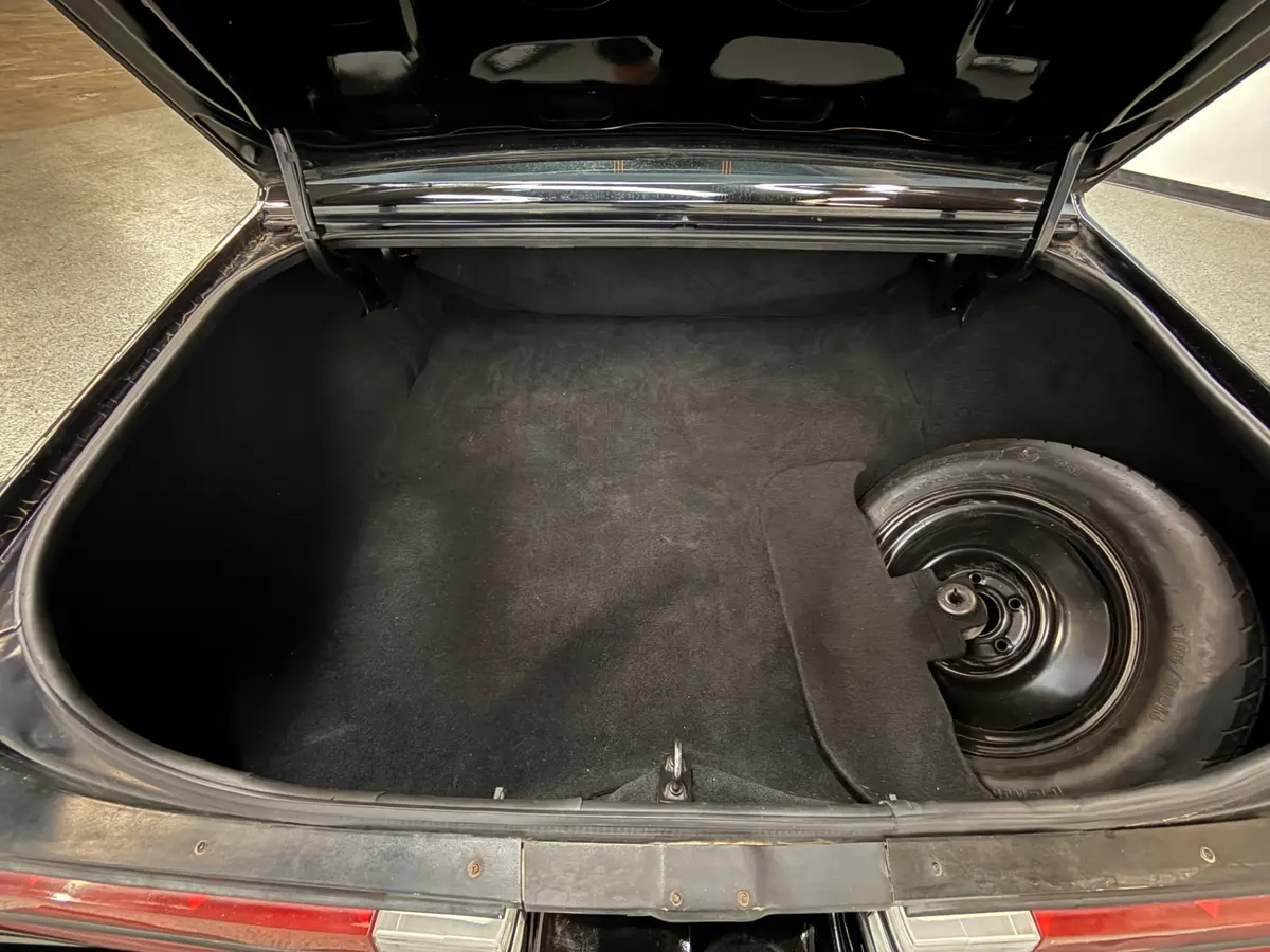 Vehicle photo 26