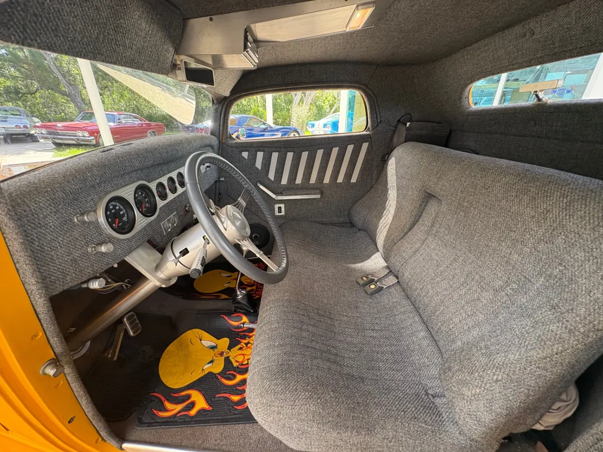 Vehicle photo 29