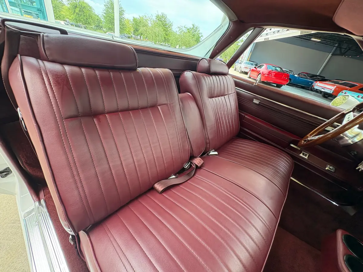 Vehicle photo 37