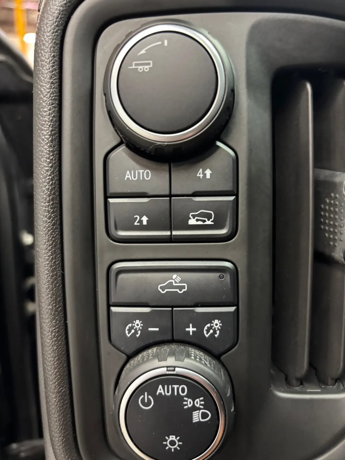 Vehicle photo 28