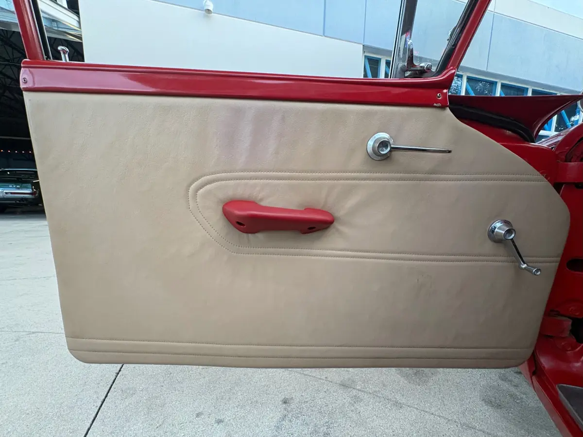 Vehicle photo 29