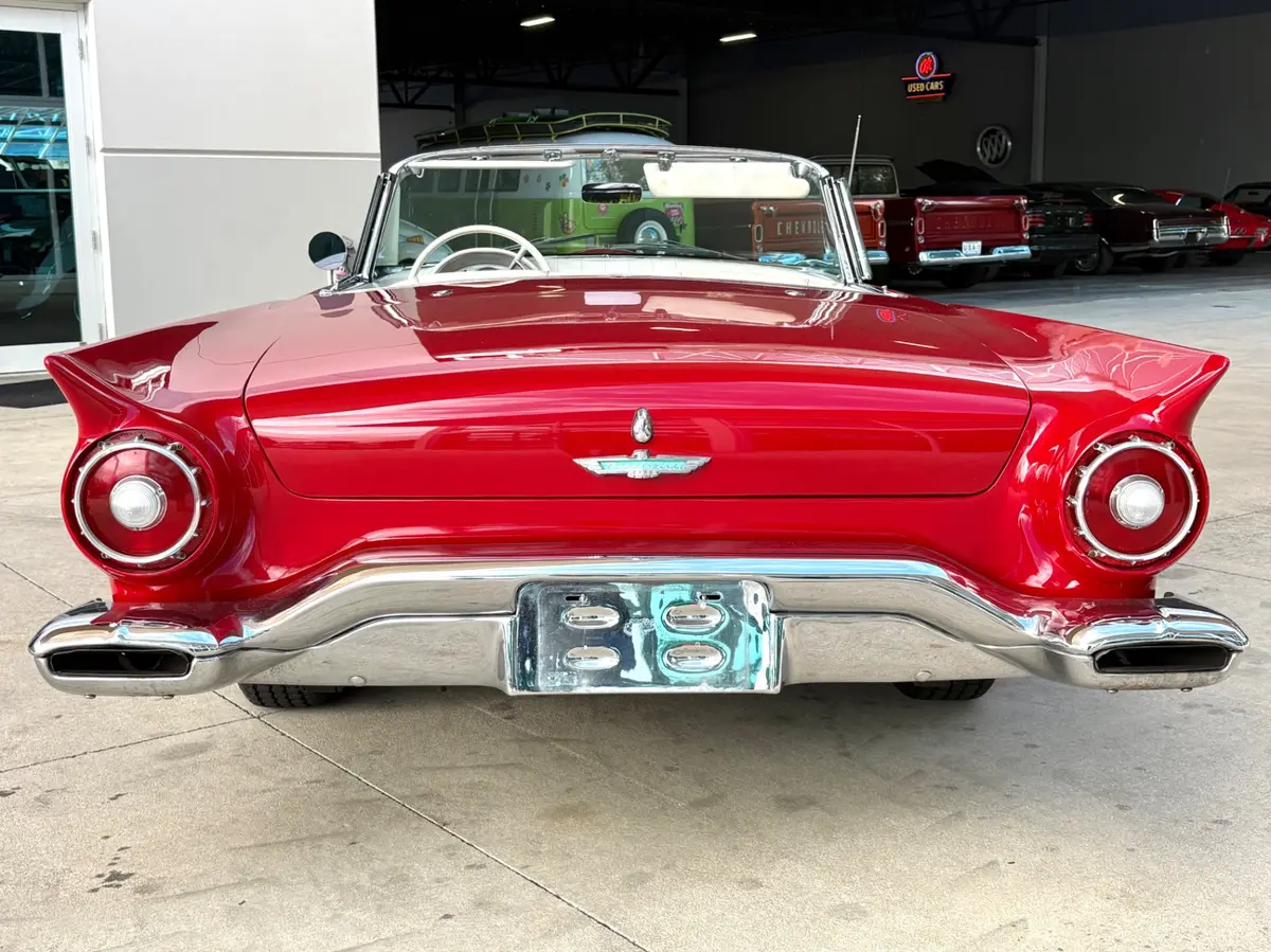 Vehicle photo 7