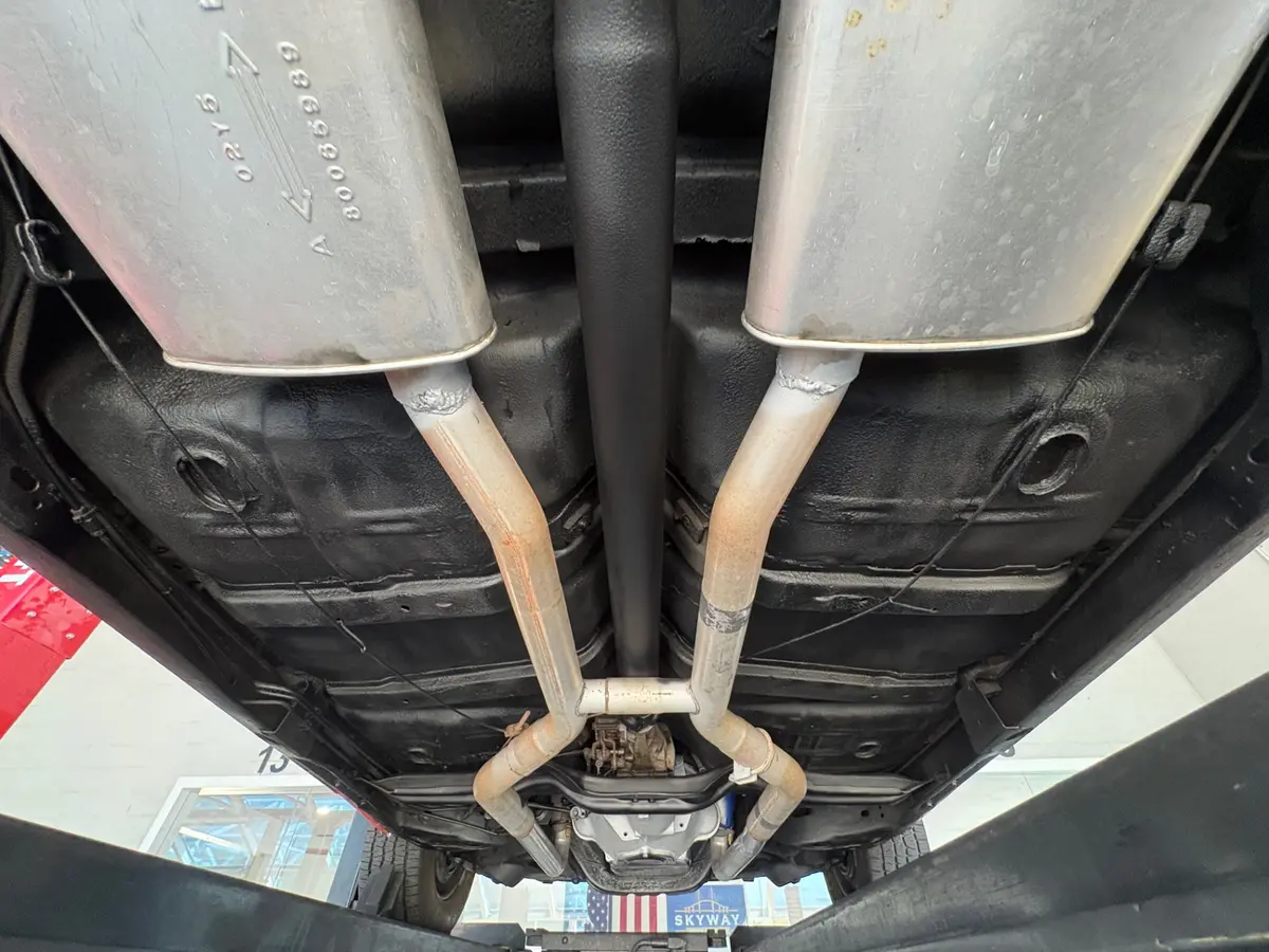 Vehicle photo 54
