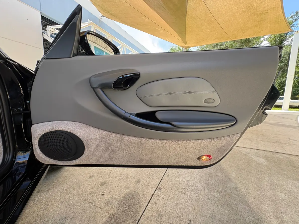 Vehicle photo 36
