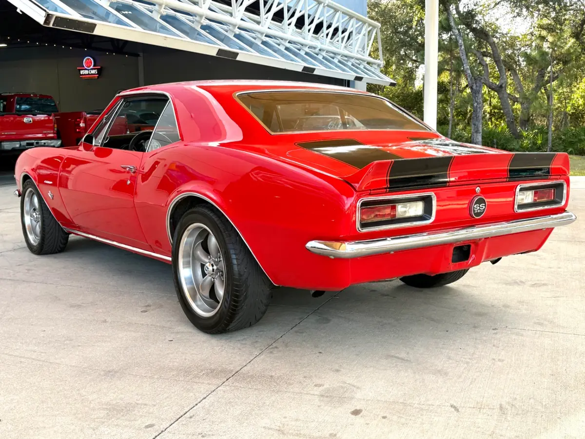 Vehicle photo 10