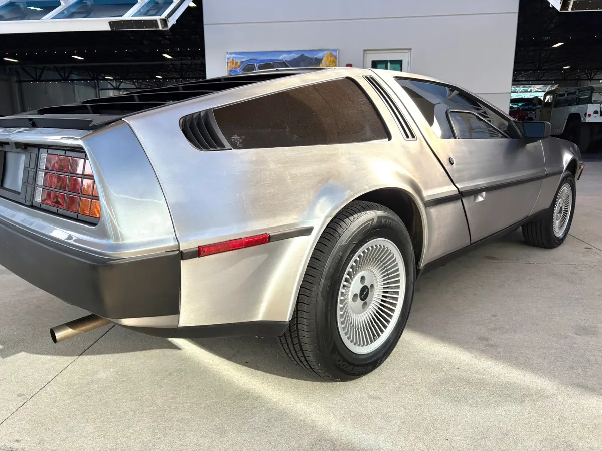 Vehicle photo 16