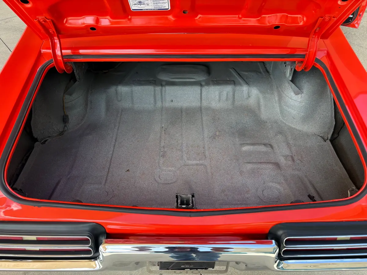 Vehicle photo 8