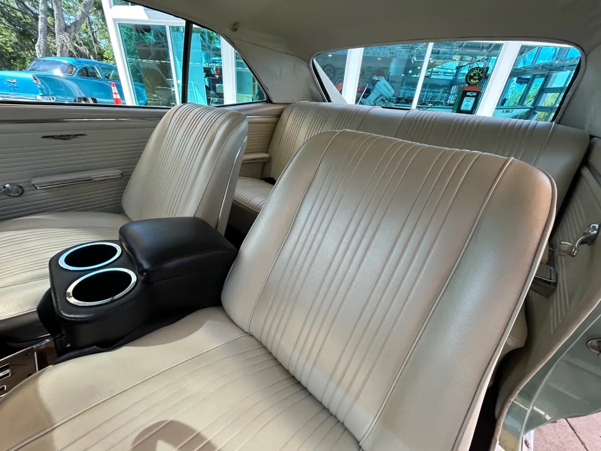 Vehicle photo 30