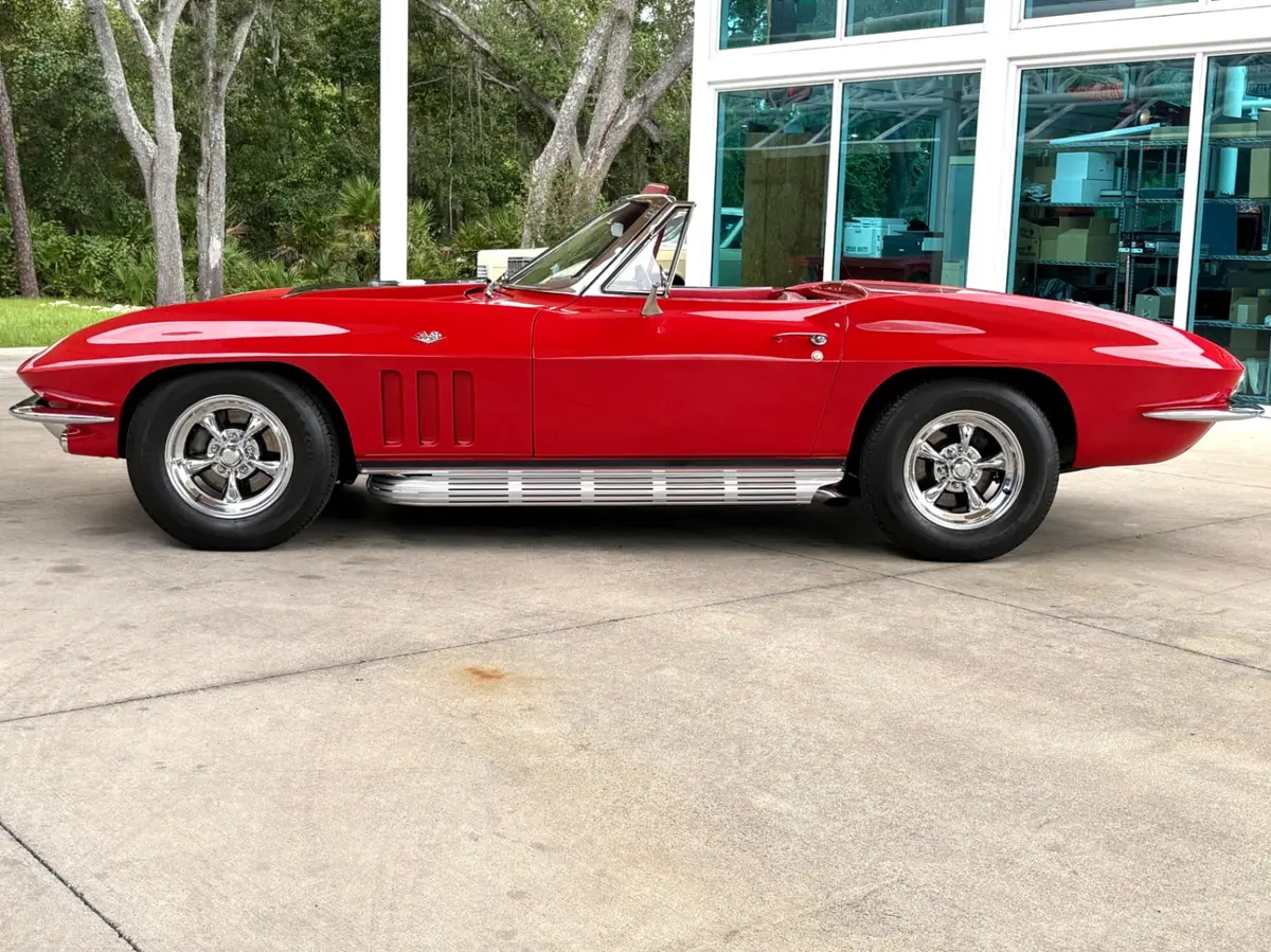 Vehicle photo 11