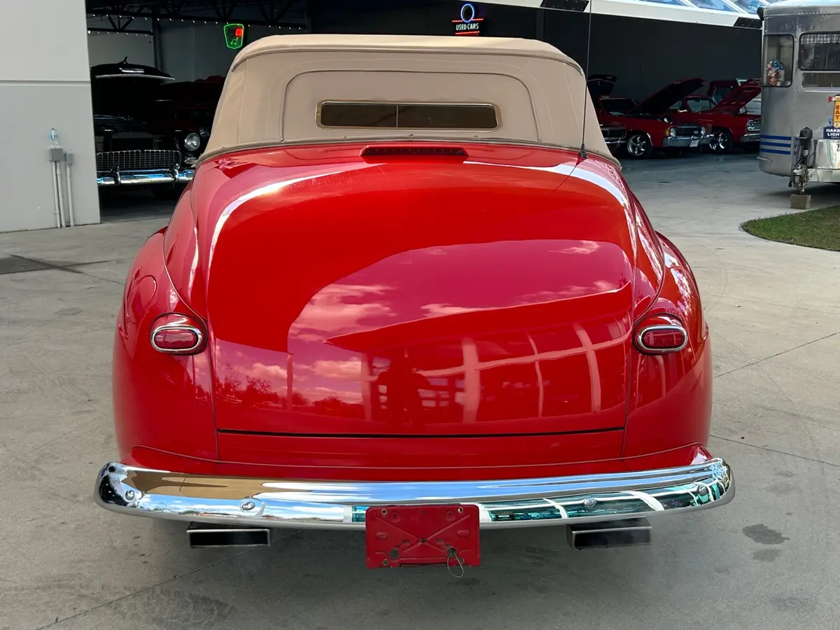 Vehicle photo 14