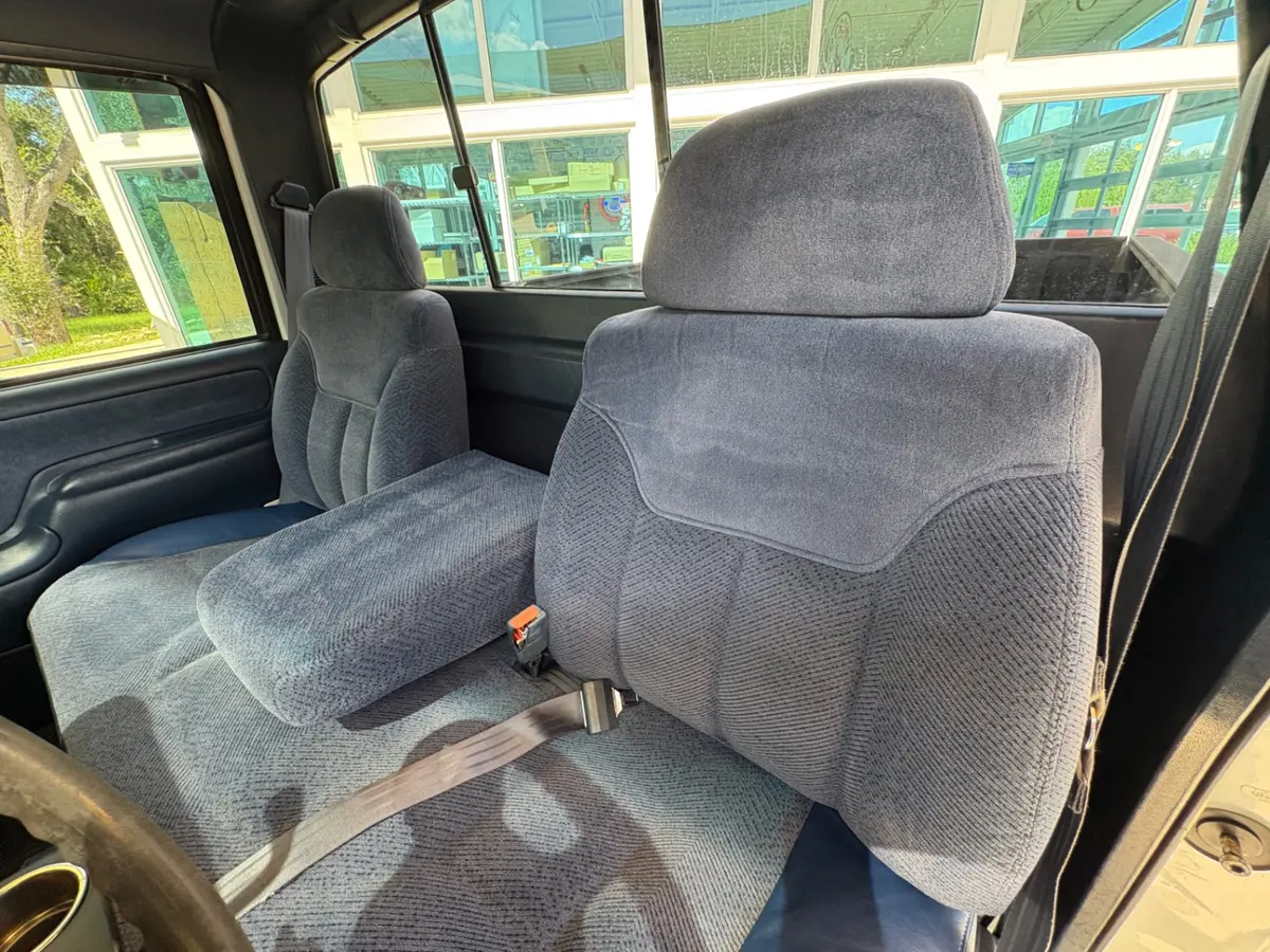 Vehicle photo 36