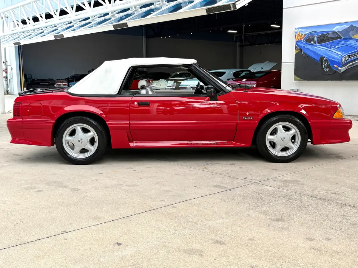 Vehicle photo 22