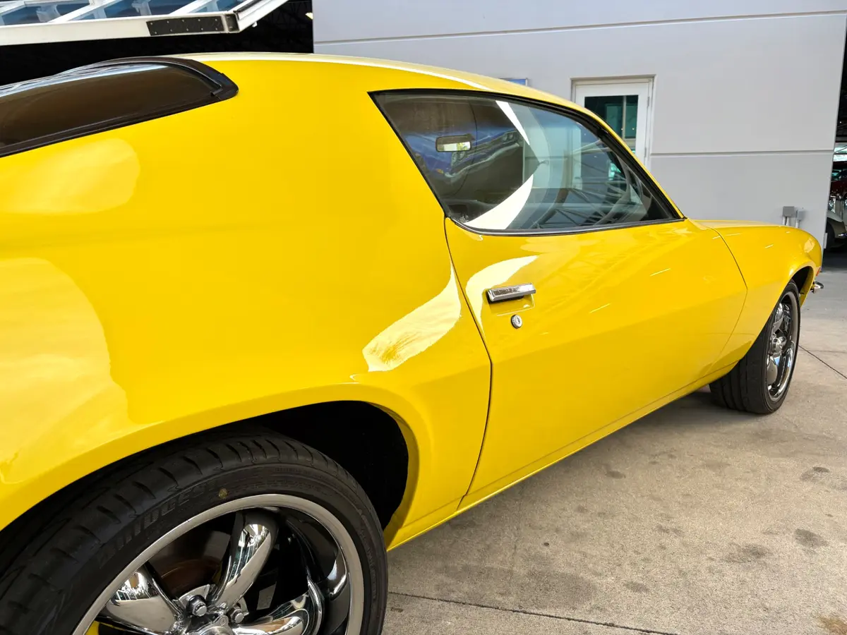 Vehicle photo 17