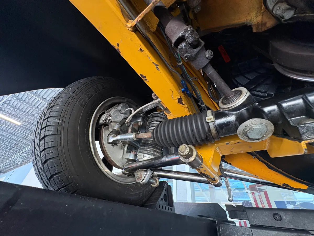 Vehicle photo 46