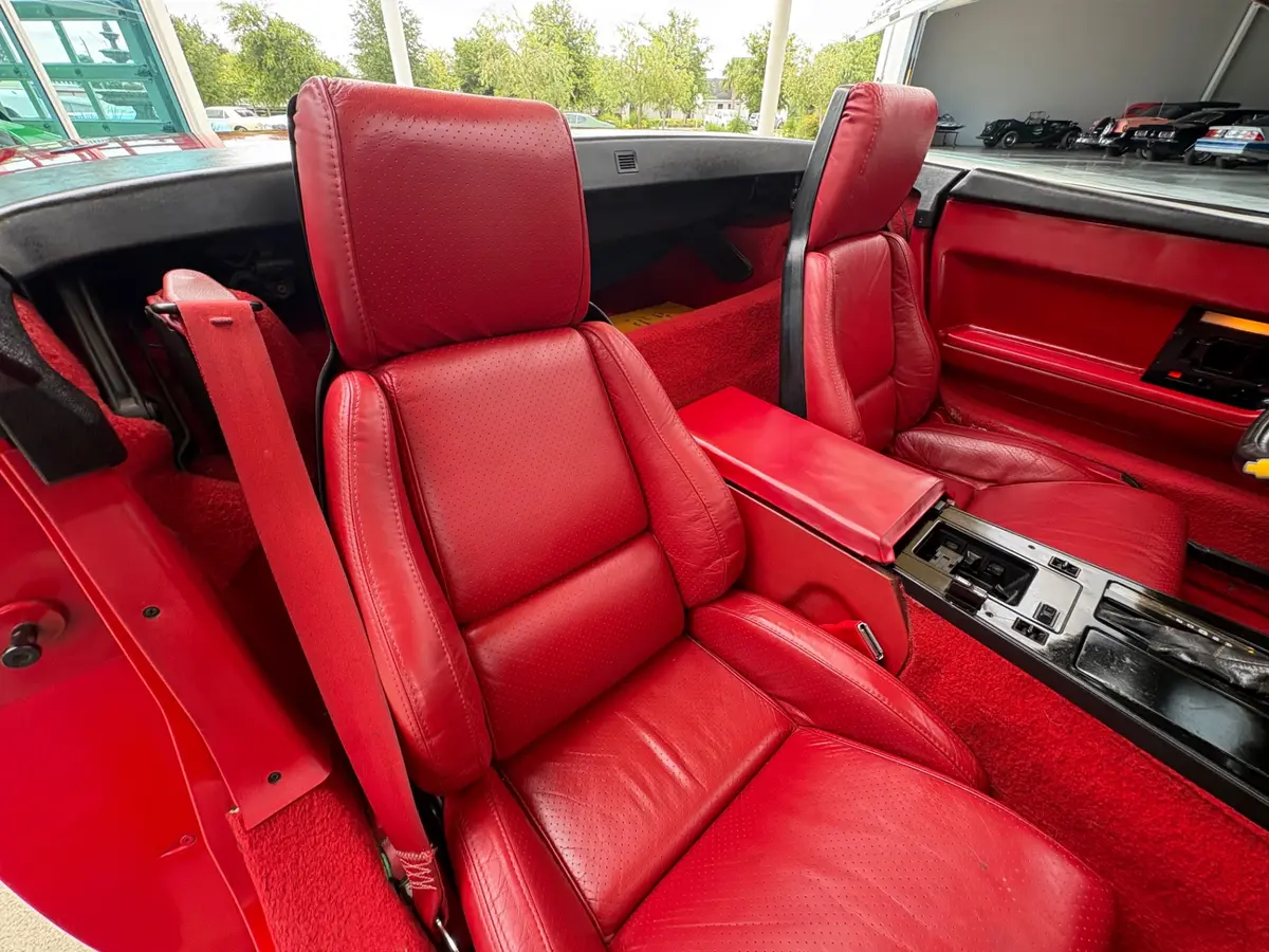 Vehicle photo 40
