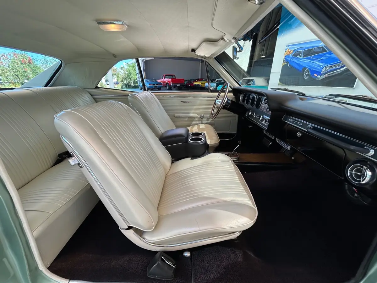 Vehicle photo 35
