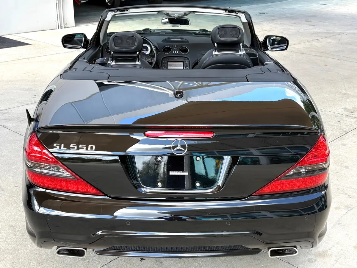 Vehicle photo 8