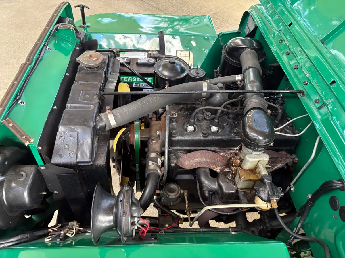 Vehicle photo 30