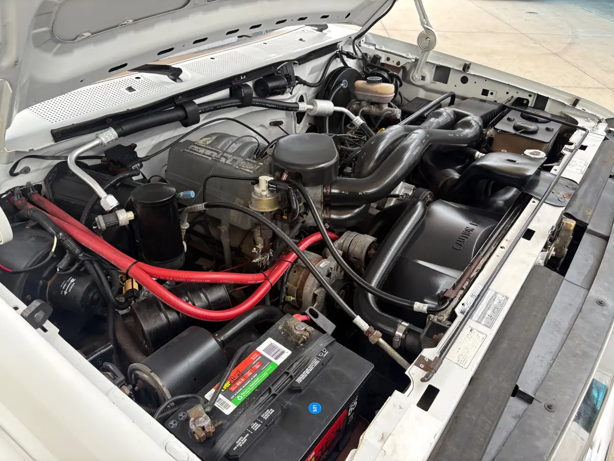 Vehicle photo 26