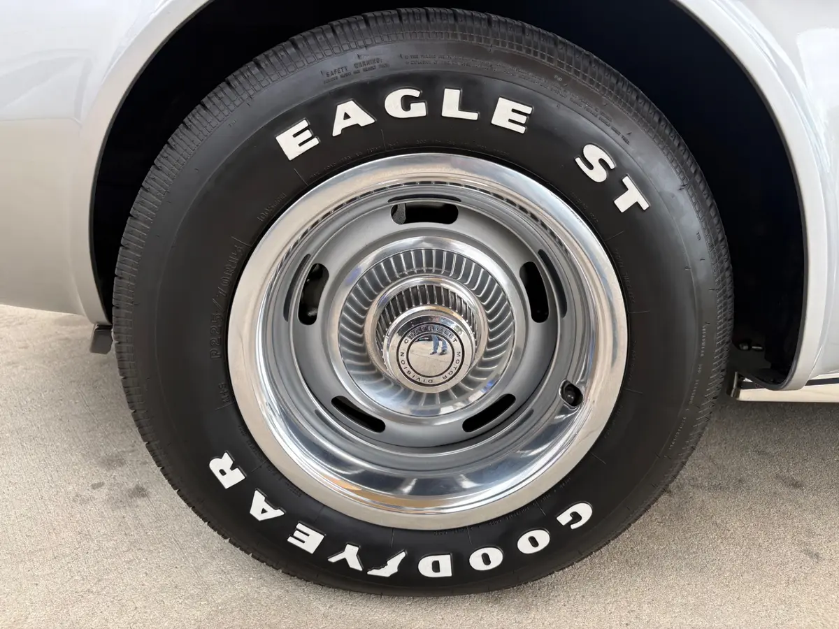Vehicle photo 21