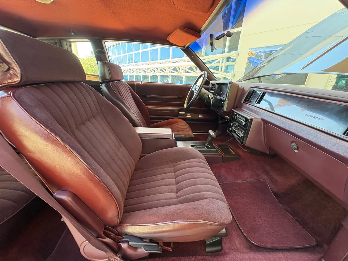 Vehicle photo 37