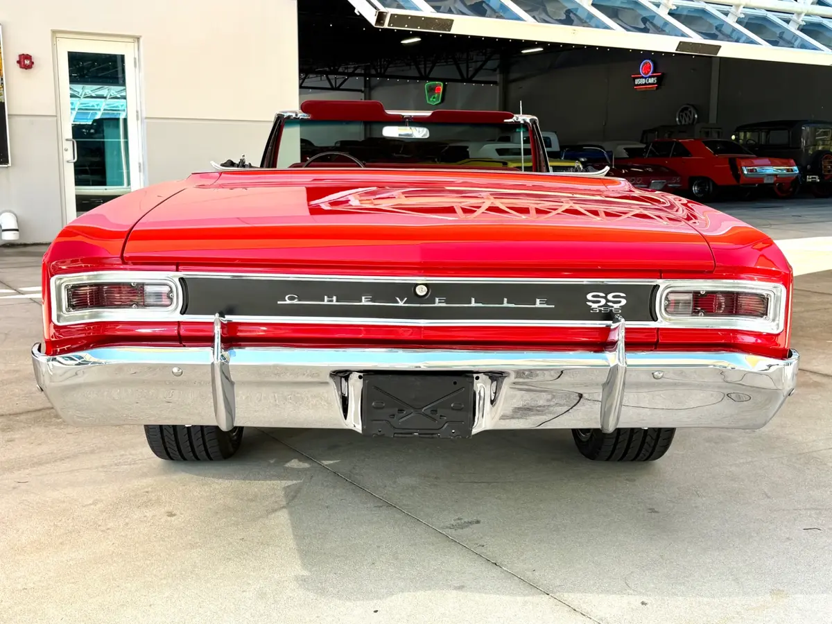 Vehicle photo 6